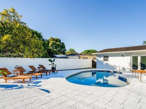 Hillside, 1720 NE 157th Ter, North Miami Beach, Florida 33162, image 2