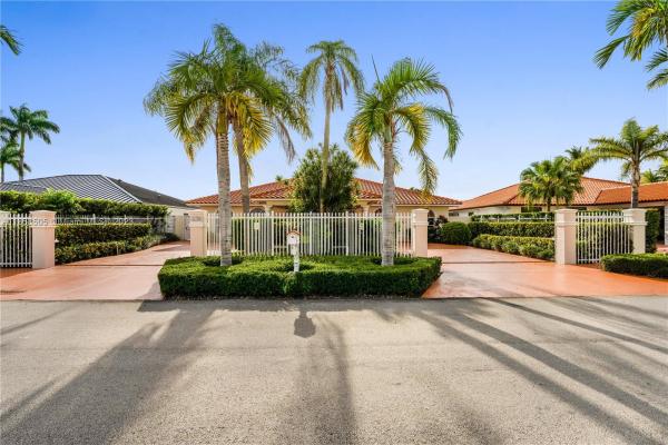 1728 SW 143rd Pl, Unincorporated Dade County, Florida 33175, image 2