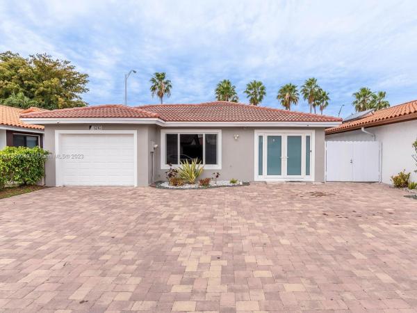 Tamiami Lakes, 1210 SW 136th Pl, Tamiami, Florida 33184, image 2