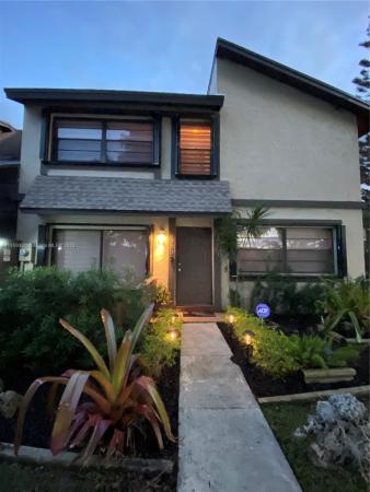 Bayberry Lakes, 2050 Bayberry Dr, Pembroke Pines, Florida 33024, image 1