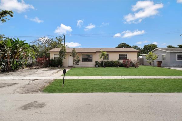Commonwealth Manor, 1210 SW 5th Ave, Deerfield Beach, Florida 33441, image 1