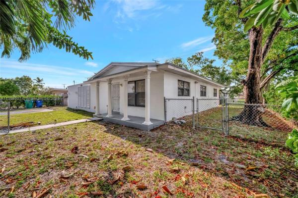 Scott Lake Manor, 1270 NW 175th St, Miami Gardens, Florida 33169, image 2