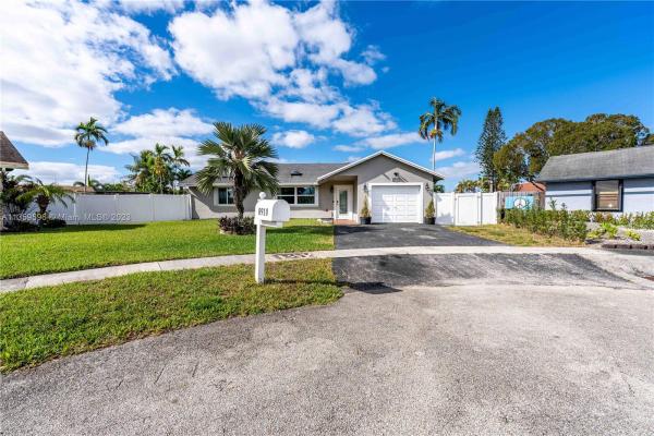 Seligman Arnel Estates, 8910 NW 14th St, Pembroke Pines, Florida 33024, image 1