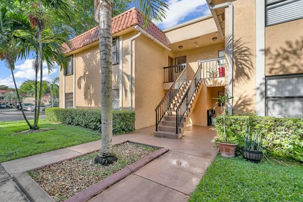 Banyan Tree, 9728 Hammocks Blvd #201-27, The Hammocks, Florida 33196, image 1