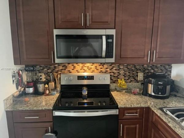 Highland Park Village, 141 NW 2nd Ave #2, Hallandale Beach, Florida 33009, image 1