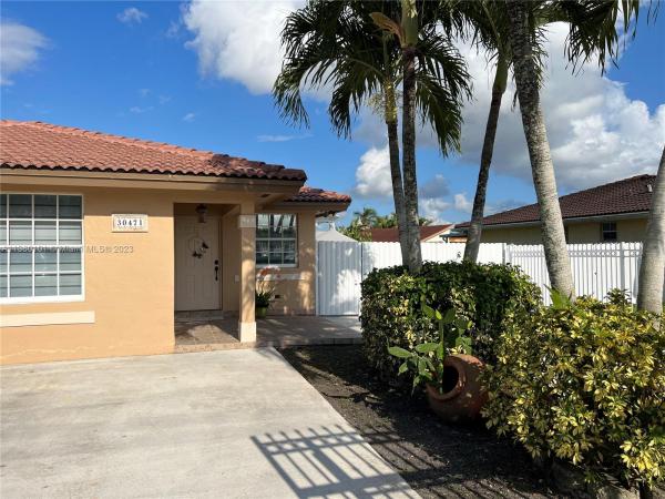 Comfort Villas, 30471 SW 163rd Ave, Leisure City, Florida 33033, image 1