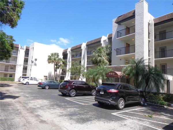 Lagoon Place, 9235 Lagoon Pl #402, Davie, Florida 33324, image 1