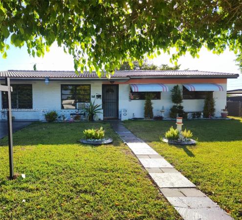 Heftler Homes, 4055 SW 103rd Ave, Westwood Lakes, Florida 33165, image 1