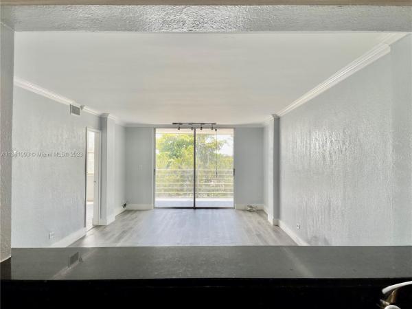 Eastern Shores White House, 3660 NE 166 St #414, North Miami Beach, Florida 33160, image 2