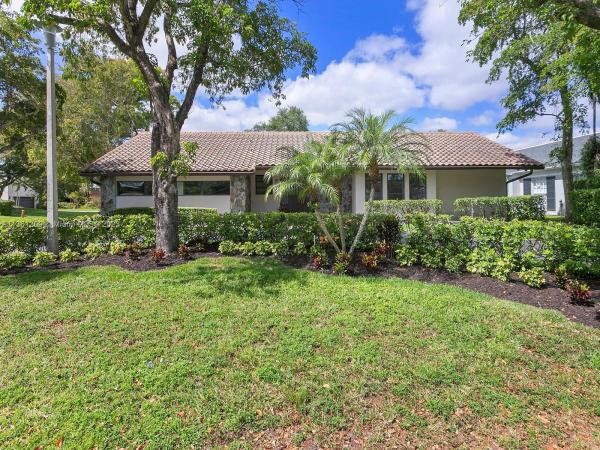 Jacaranda Country Club, 8491 Gatehouse Rd, Plantation, Florida 33324, image 1