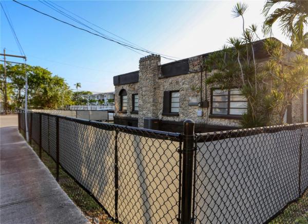 Washburns, 2235 NW North River Dr, Miami, Florida 33125, image 1