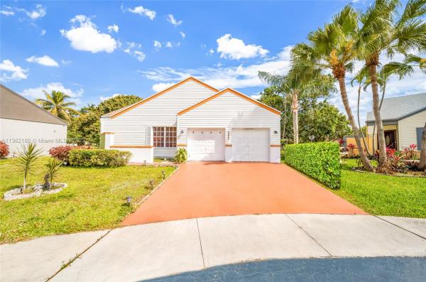 Cinnamon Place At Honeywoods, 8660 SW 12th St, Pembroke Pines, Florida 33025, image 1