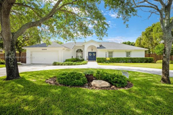 Biscayne Best, 15884 SW 285th St, Country Walk, Florida 33033, image 1