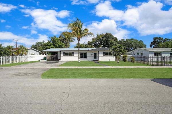Scott Lake Manor, 761 NW 179th St, Miami Gardens, Florida 33169, image 2