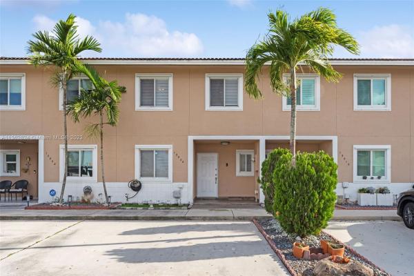 Weitzer Serena Lakes Townhomes, 13906 SW 173rd Ter, Richmond West, Florida 33177, image 2