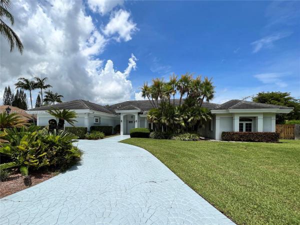 Pine Needle Manors, 10361 SW 125th St, Kendall, Florida 33176, image 2
