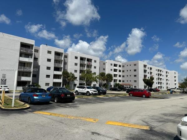 Fontainebleau Gardens, 8145 NW 7th St #506, Fountainebleau, Florida 33126, image 2