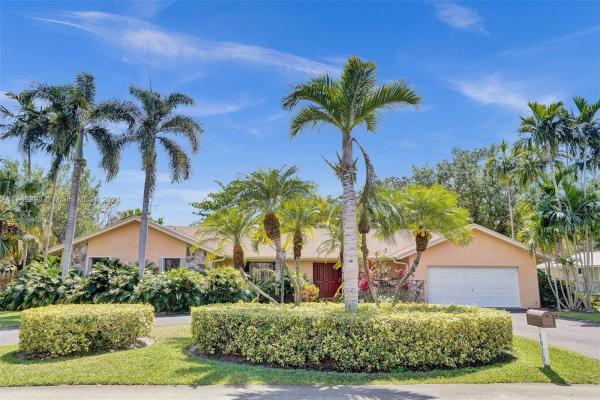 Palmetto Bay No HOA, 7910 SW 155th St, Palmetto Bay, Florida 33157, image 1