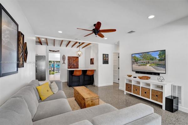 Vinik, 1134 SW 8th Ter, Fort Lauderdale, Florida 33315, image 1
