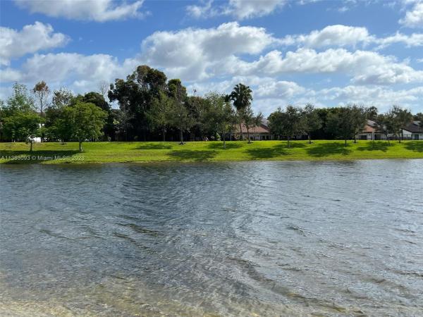 Champion Lakes, 415 NE 194th Ln #415, Ives Estates, Florida 33179, image 2