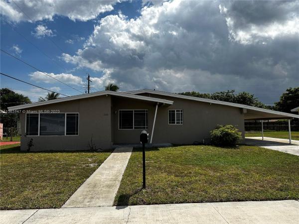 Scott Lake Manor, 1300 NW 176th Ter, Miami Gardens, Florida 33169, image 2
