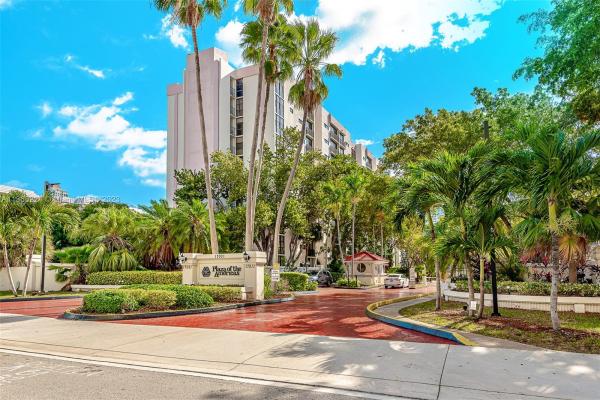 Plaza Of The Americas, 17011 N Bay Rd #107, Sunny Isles Beach, Florida 33160, image 2