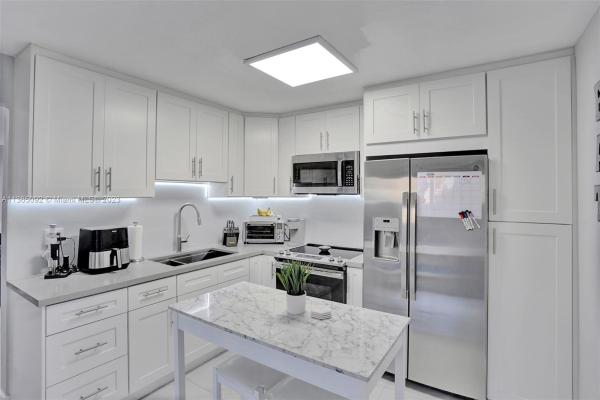 Wind Lake Village, 9748 NW 4th Ln #9748, Fountainebleau, Florida 33172, image 1