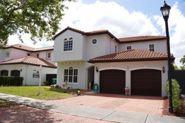 4020 SW 152nd Pl, Unincorporated Dade County, Florida 33185, image 2