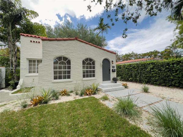 Davis Orchard, 1502 E El Rado St, Coral Gables, Florida 33134, image 1