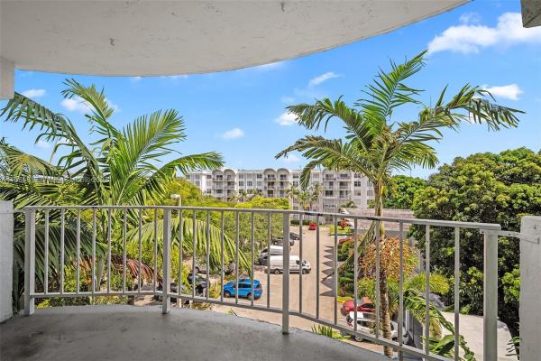 Montecarlo, 496 NW 165th St Rd #D412, Golden Glades, Florida 33169, image 2