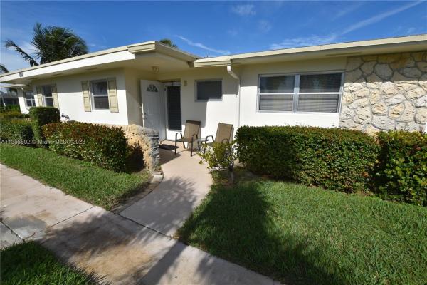 Crosley At Cresthaven Villas, 2804 Crosley Dr E #B, West Palm Beach, Florida 33415, image 2