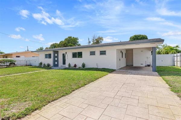 Carol City, 3872 NW 176th Ter, Miami Gardens, Florida 33055, image 2