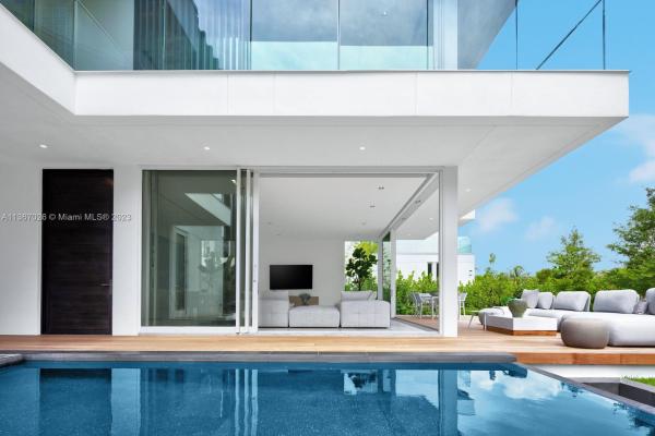 The Villas At The Ritz-Carlton, 810 W 47th Ct, Miami Beach, Florida 33140, image 1