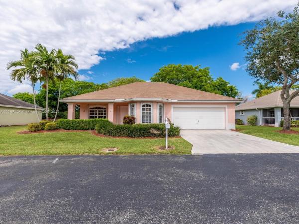 North Gate, 570 SE 18th Ln, Homestead, Florida 33033, image 2