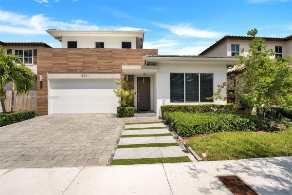 Venetian Parc, 15271 SW 176th Ln, Richmond West, Florida 33187, image 2