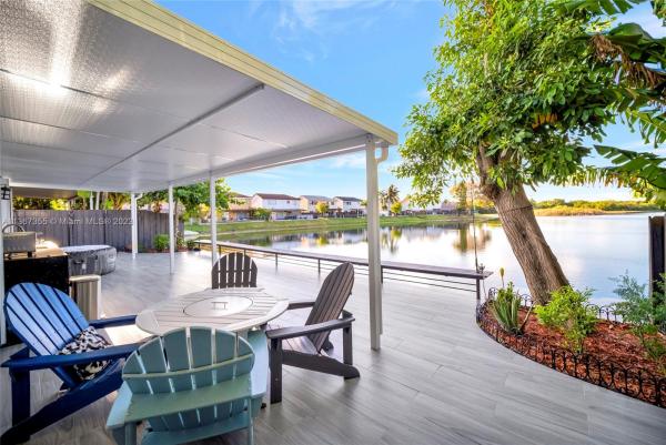 Weitzer At Lago Mar, 15860 SW 74th Ln, Kendale Lakes, Florida 33193, image 2