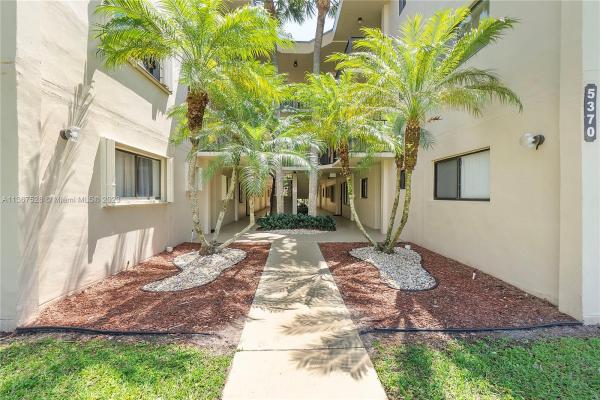 Cypress At Las Verdes, 5370 Las Verdes Cir #114, Delray Beach, Florida 33484, image 1