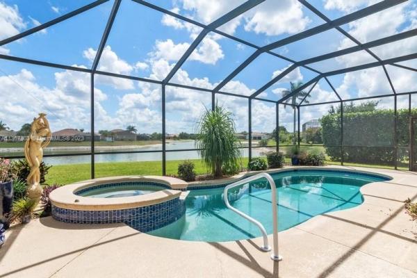 Valencia Lakes, 2804 Amberwood Ln, Naples, Florida 34120, image 1
