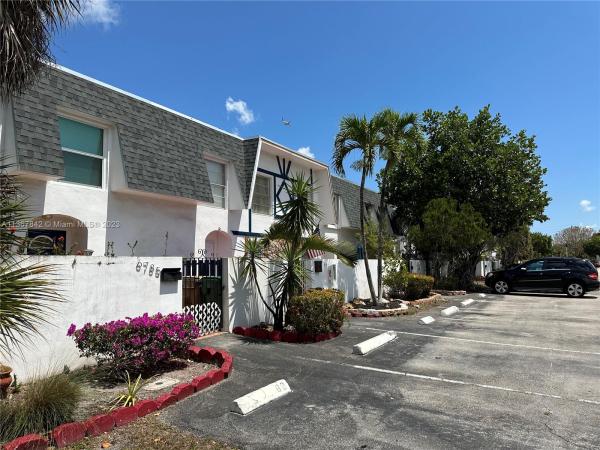 Nova Townhouses, 6785 SW 40th St #68, Davie, Florida 33314, image 1