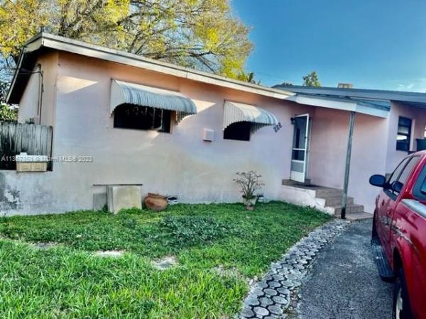 Highland Manor, 665 NE 178th St, North Miami Beach, Florida 33162, image 2