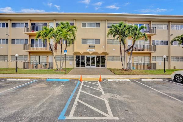1400 NE 169th St #204, Unincorporated Dade County, Florida 33162, image 2