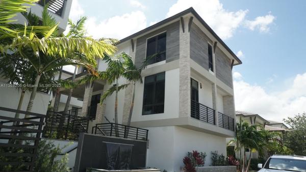8206 NW 47th Ln, Doral, Florida 33166, image 2
