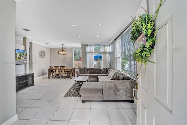 L'Etoile At Emerald Pointe, 3105 N 36th Ave, Hollywood, Florida 33021, image 1