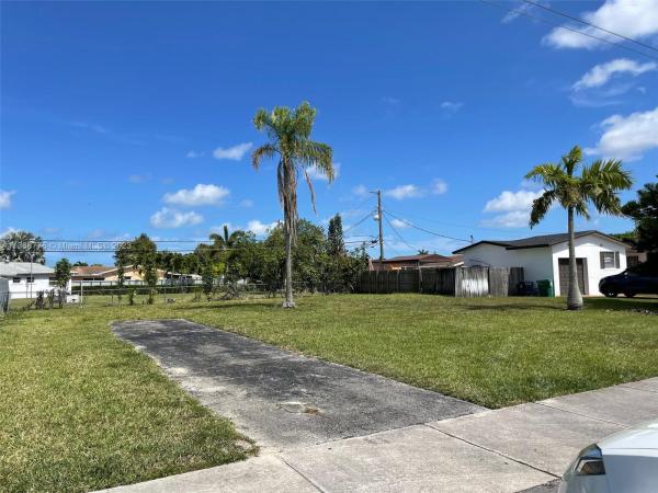 Fairway Plaza, 16315 SW 107th Ave, Palmetto Estates, Florida 33157, image 1