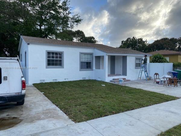 Stephens Manor, 1036 NW 75th St, Gladeview, Florida 33150, image 1
