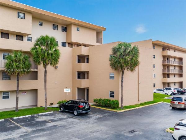 Pineside, 8897 Fontainebleau Blvd #112, Fountainebleau, Florida 33172, image 1