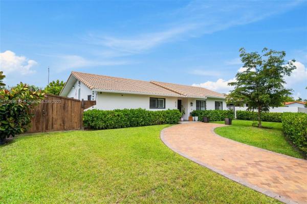 West Gardens, 414 SW 98th Ct, Fountainebleau, Florida 33174, image 2