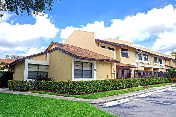 Tanglewood Townhomes, 250 SW 97th Ave, Pembroke Pines, Florida 33025, image 1