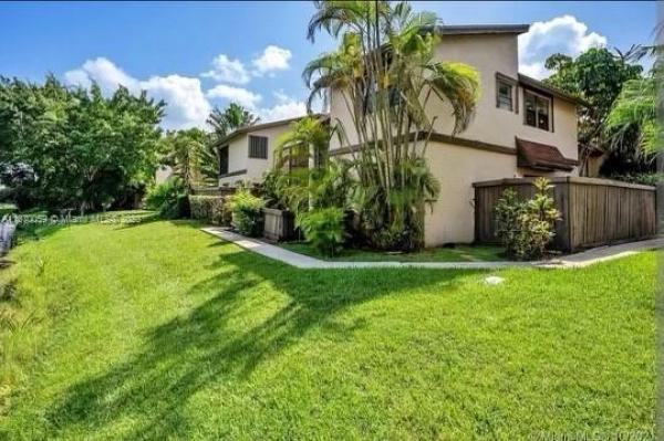 Bayberry Lakes, 2390 Bayberry Dr, Pembroke Pines, Florida 33024, image 1