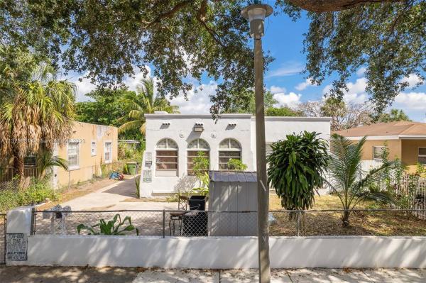 Sunkist Grove, 1031 NW 120th St, North Miami, Florida 33168, image 1